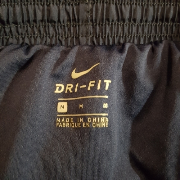 Nike women's size Medium 3 blue shades shorts with liners - Picture 4 of 4